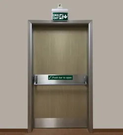 Tekmelikli Laminat Hastane Kapısı